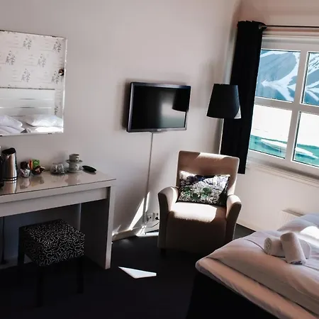 Djupvasshytta מלון